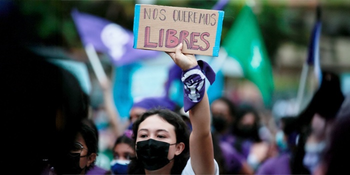 Kadınlar, Panama Şehri'nde 25 Kasım Kadına Yönelik Şiddete Karşı Uluslararası Mücadele Günü kapsamında gösteri yapıyor. /foto:AFP