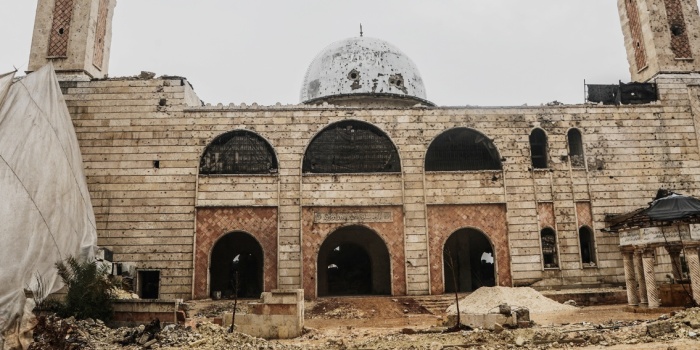Şêxmeqsûd'da bombalanan cami / foto:AFP