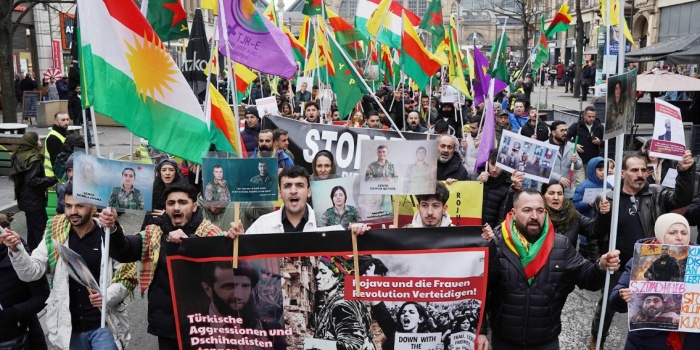 Rojava için eylem, Frankfurt/ foto:Deniz BABİR